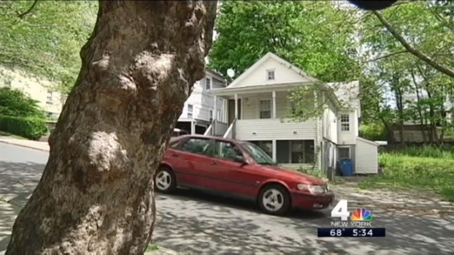 The NYPD is reluctant to sign letters that allow illegal immigrants who are victims of crime to apply for temporary visas so that they can assist law enforcement in the investigation and prosecution, the News 4 I-Team has found. Chris Glorioso reports.