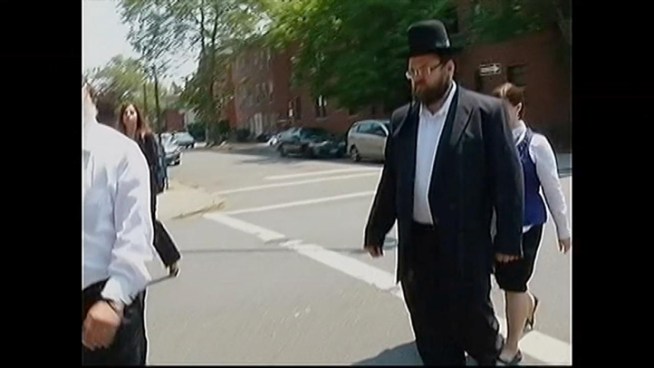 On Wednesday night, hundreds filled a Brooklyn synagogue to sing, remember and pray for Leiby Kletzky and his family.