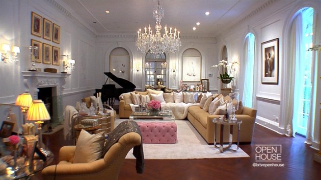 http://media.nbcbayarea.com/images/OHNYABLOCKTOTTHOLIDAYHOUSEWEB_722x406_2173067797.jpg