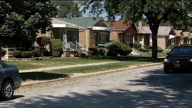 An 11-year-old girl was among those shot Sunday in Chicago's Calumet Heights neighborhood. Sharon Wright reports.