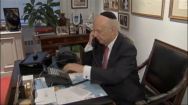 Police Commissioner Raymond Kelly spoke about security Tuesday at a gathering of community leaders in advance of the Jewish holidays beginning with Rosh Hashanah on Sept. 28. Ida Siegal reports.