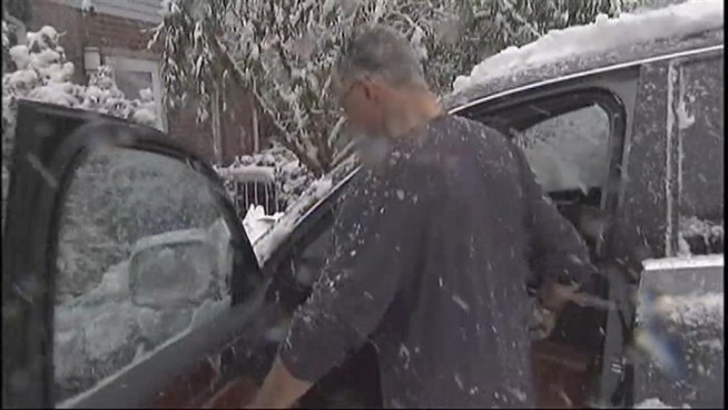 Heavy snow falls in Teaneck, NJ Saturday, Oct. 29. Raw video.