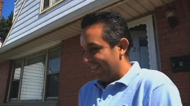 A truck driver stopped at a toll booth by Port Authority police didn't realize the hitchhiker he picked up was a wanted murderer.  Brian Thompson reports.