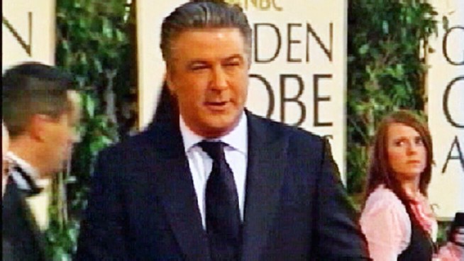 Alec Baldwin is making headlines again for his alleged anger management issues, this time after tussling with newspaper photographers outside a New York City marriage license office.Gus Rosendale reports.