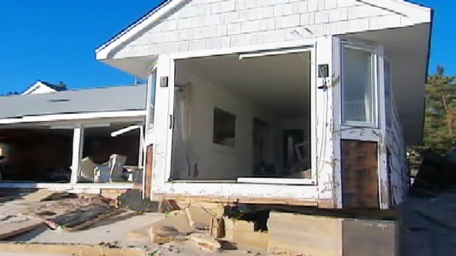 More than two months since Sandy, residents of some of the barrier islands -- those who did not lose their homes in the storm -- are being allowed to return full time. Lori Bordonaro reports from Brick Township.