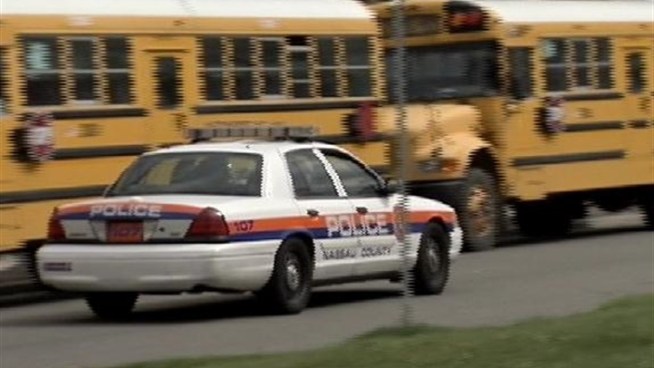 Nassau County police are putting students on alert after four teens had their electronics stolen in a robbery spree that spanned only 50 minutes on Wednesday afternoon, and a fifth teen was robbed Thursday. Greg Cergol reports.