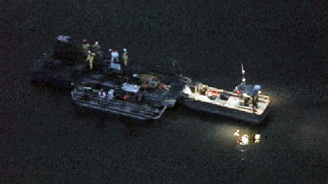 Crews are working to clean up 300,000 gallons of diesel that have leaked in Arthur Kill between Staten Island and New Jersey.