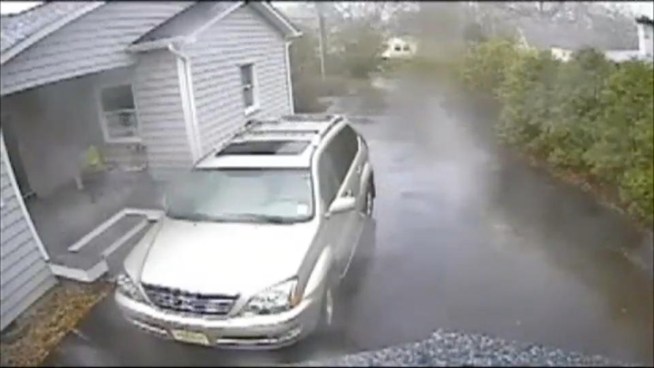 A burglar breaks into a police chief's house and is caught in the act by surveillance cameras.