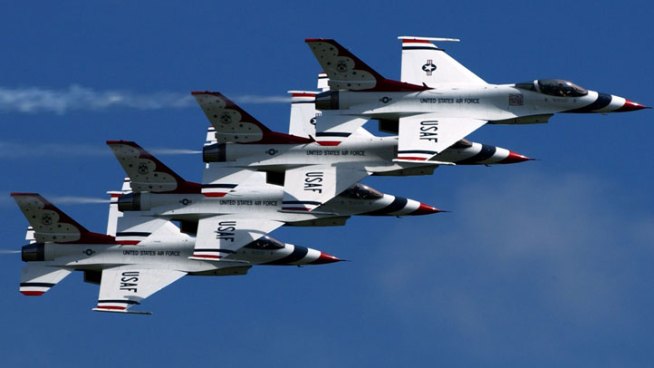 Two Thunderbird pilots tell us how they make their high-flying antics.