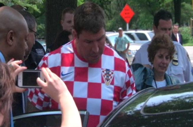 Giants offensive lineman David Diehl was arraigned for allegedly driving while intoxicated a day after police say he crashed his BMW into four parked cars as he left a bar in Queens, prosecutors said. Katherine Creag reports.