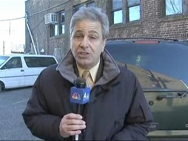 Purse snatcher gets the fight of his life.