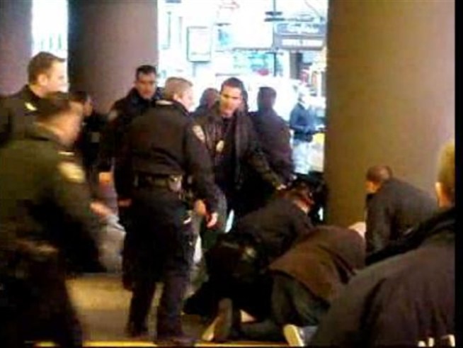 Watch amateur video just moments after police officers stopped a machine-gun wielding man from shooting up <a title=