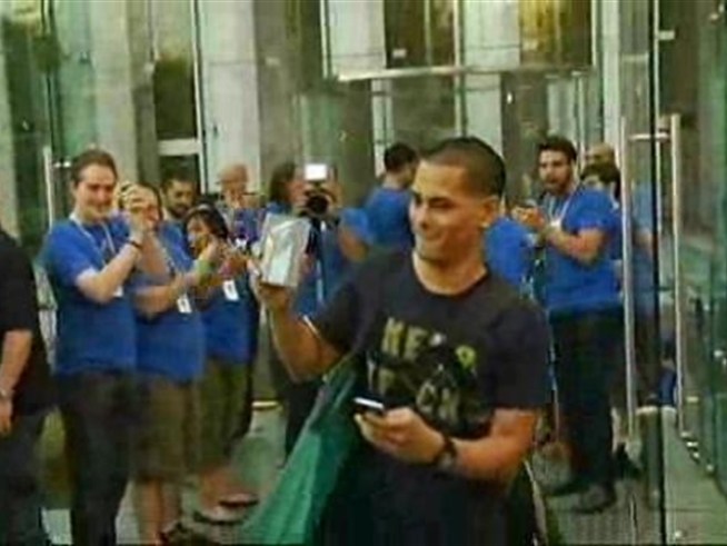 Thousands of people swarmed <a title=