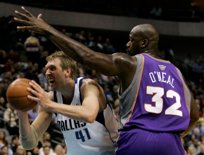 NBA Wrap: Nowitzki, Barea Lead Mavs Past Suns