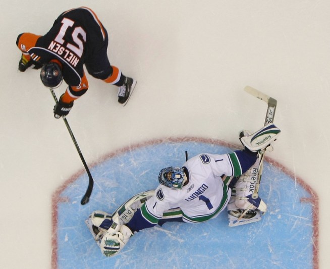 Nielson's Shootout Goal Extends Isles Winning Streak to Three Games
