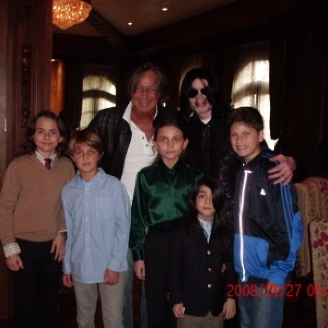 New Michael Jackson Family Photo Revealed