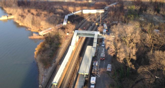 train-derail-metro-north.jpg