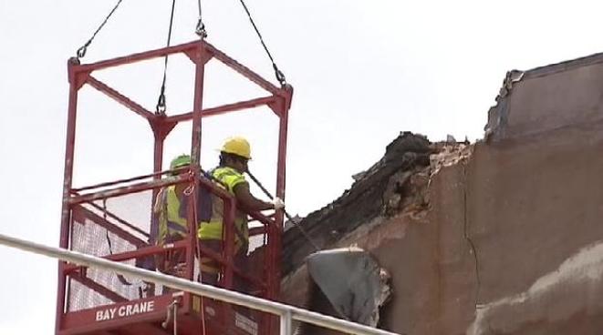 The tedious process of taking down the Carroll Gardens brownstone damaged after part of it fell to the ground began Tuesday. John Noel reports.