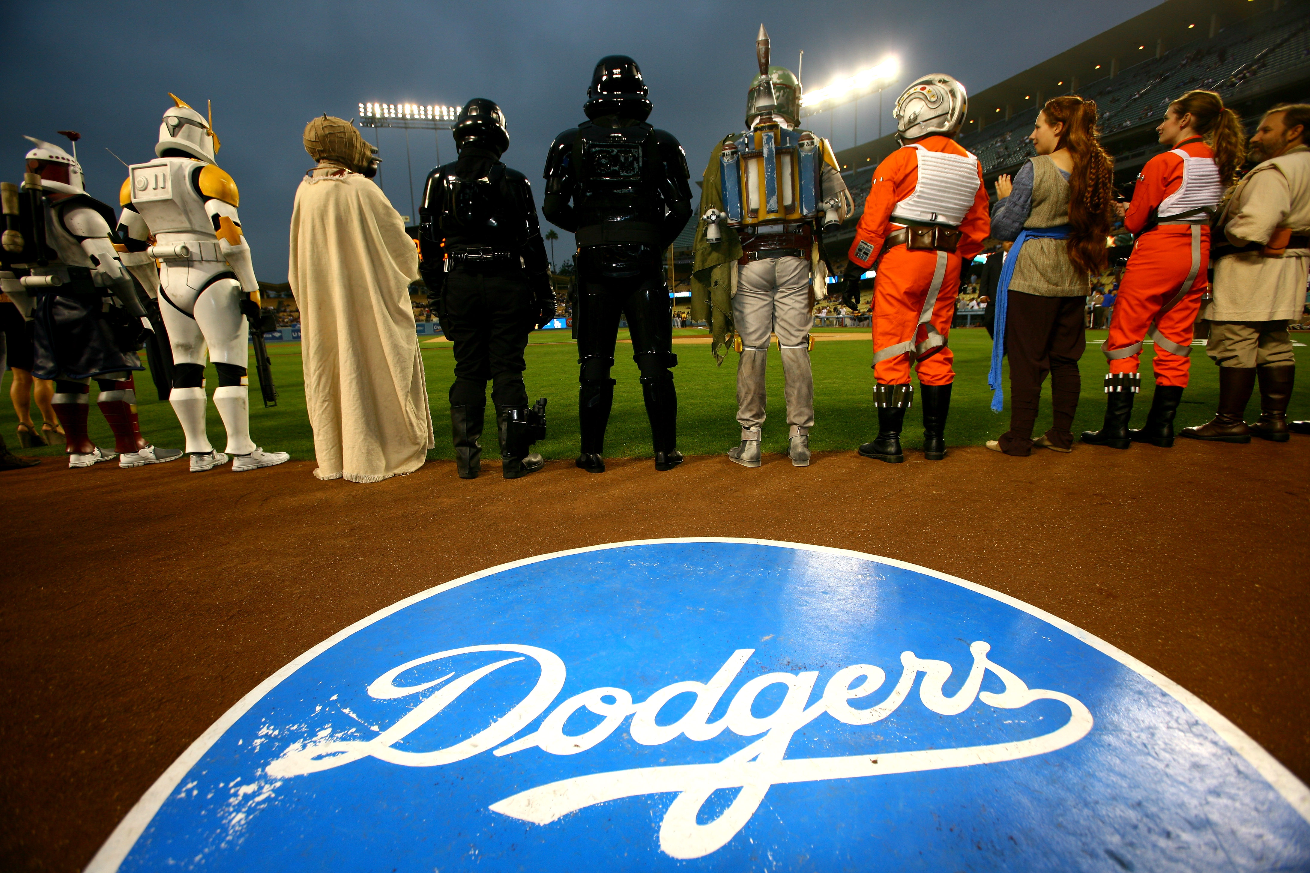 PHOTOS: Dodgers Awaken the Force on Star Wars Night – NBC Los Angeles