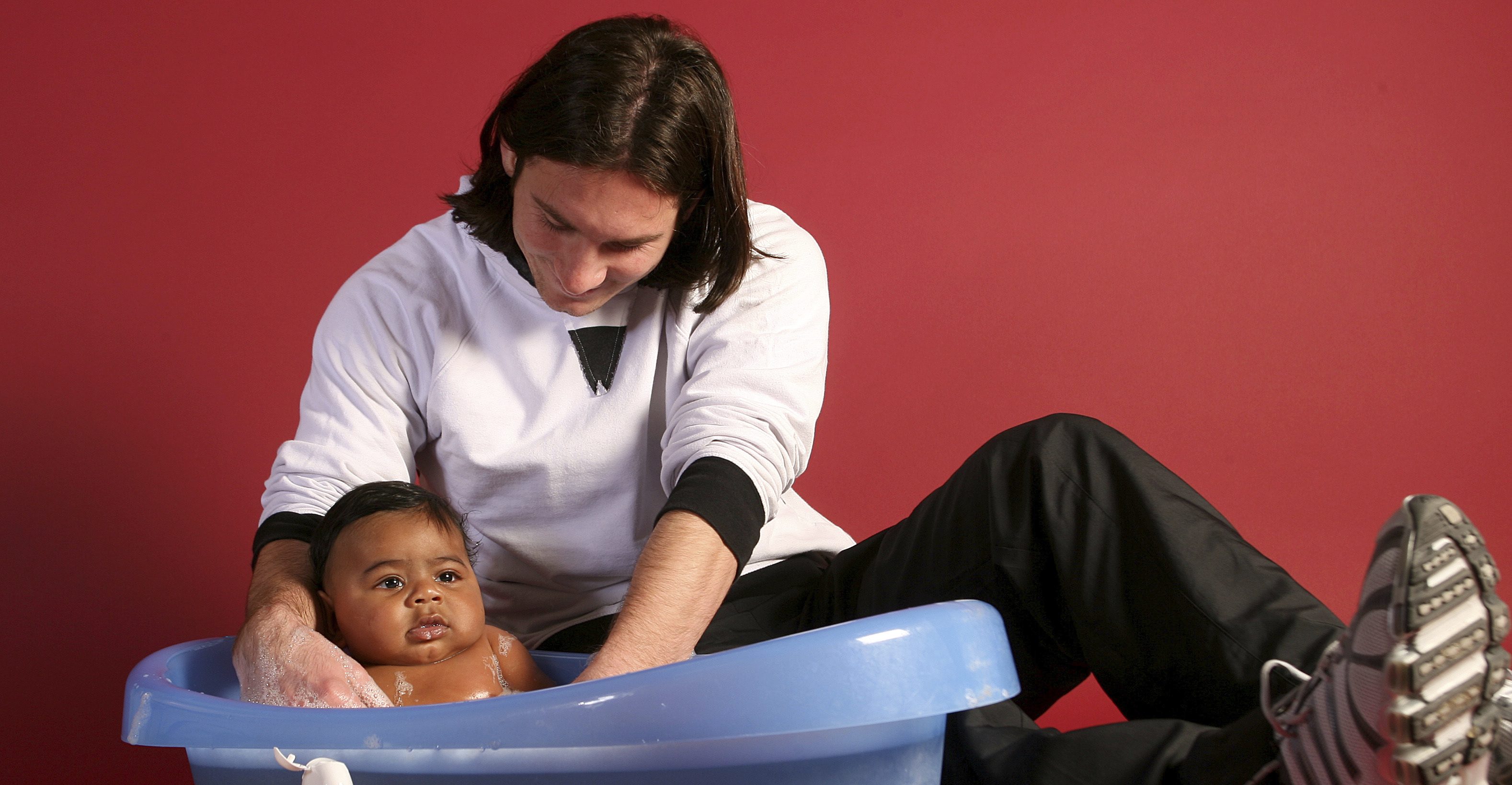 Lionel Messi bathing baby Lamine Yamal