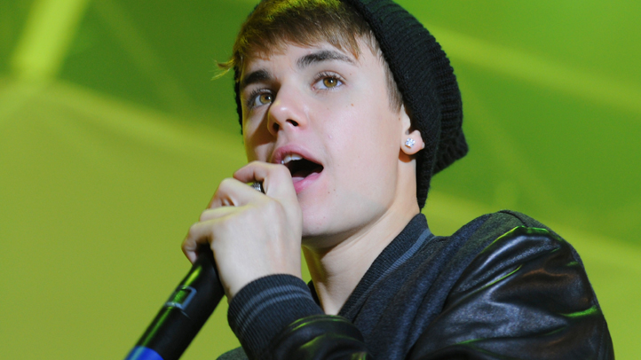 131970432SY002_Justin_Biebe