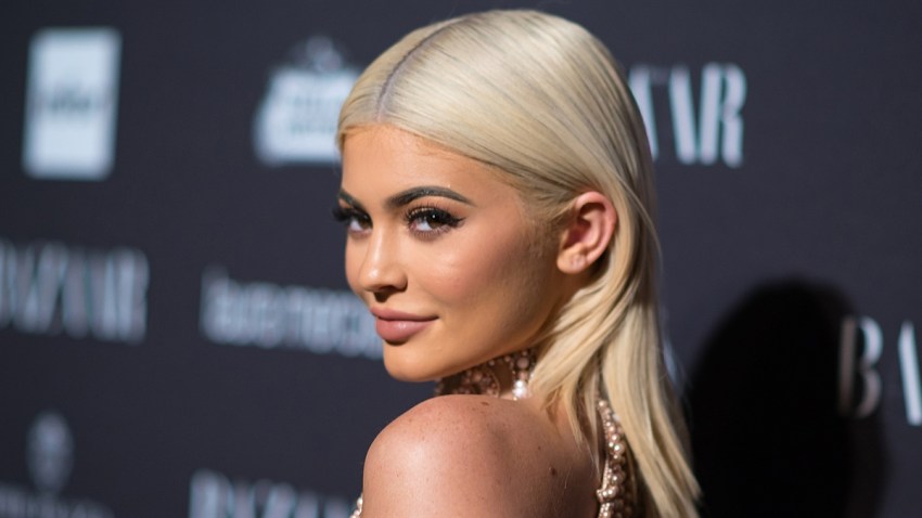 190312_3921845_Kylie_Jenner_Flaunts_An_Up_Close_Look_At_Her_1200x675_1456923203618.jpg