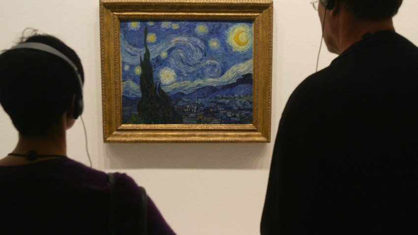 1 1 09 Starry Night hanging in Museum