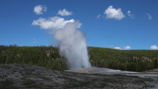 [UGCDGO-CJ-weather]Old Faithful at Yellowstone National Park