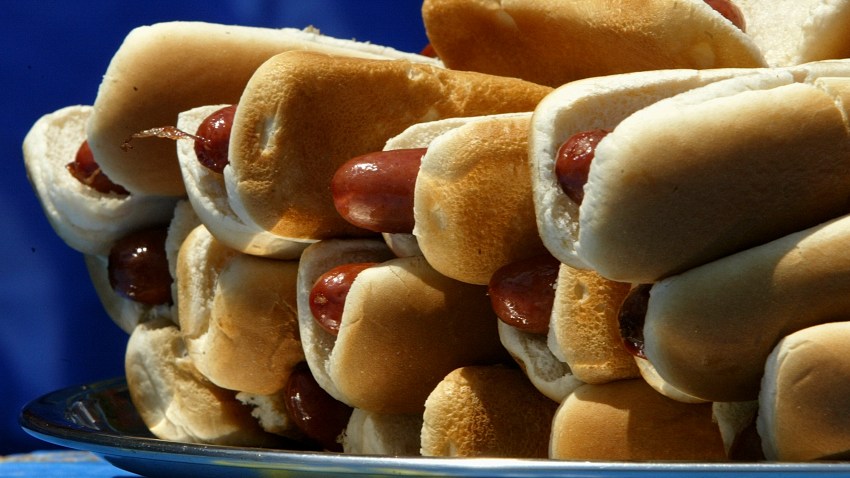 53171203DPM315_hotdogs
