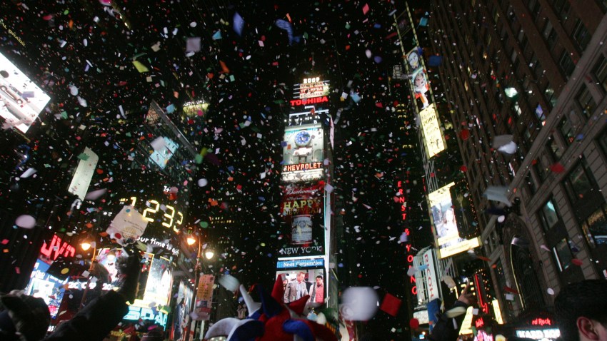 1 2 09 Times Square confetti