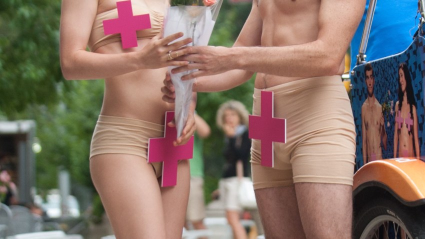 VH1 Dating Naked Pedicab Stunt