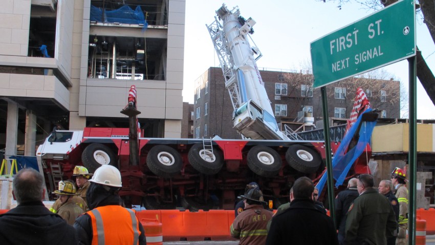 LI Leaning Crane