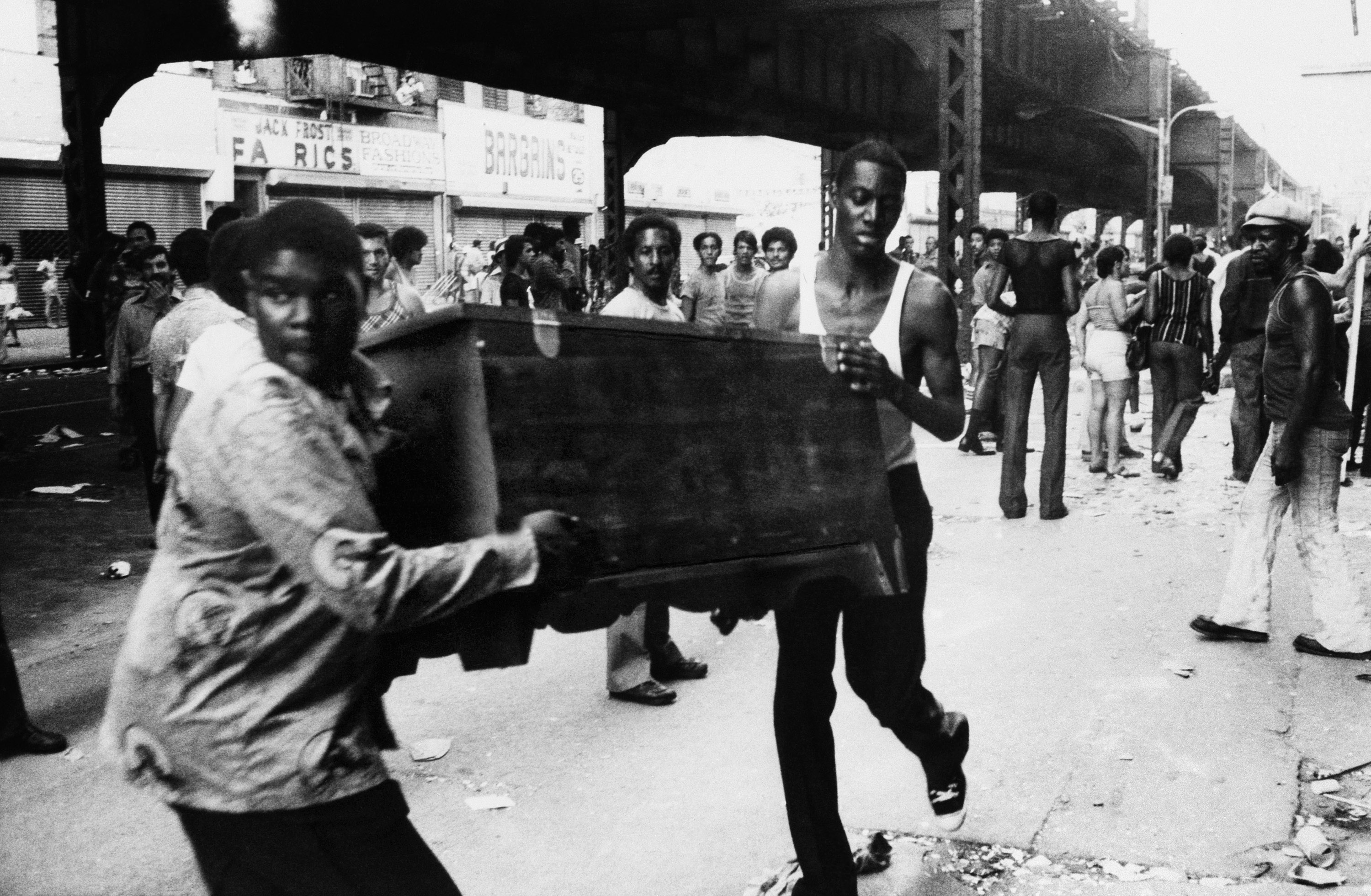 Two men carry a chest down the street in the Bedford-Stuyvesant area of Brooklyn, July 14, 1977, during the power failure that crippled New York. Police reported that looting in some areas of the city continued well into the daylight hours of Thursday. (AP Photo)