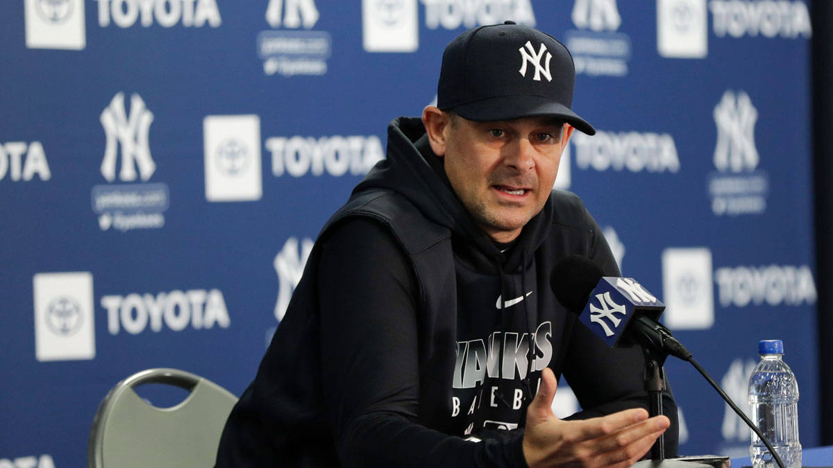 Aaron Boone lashes out at media after Yankees fall 10 games behind