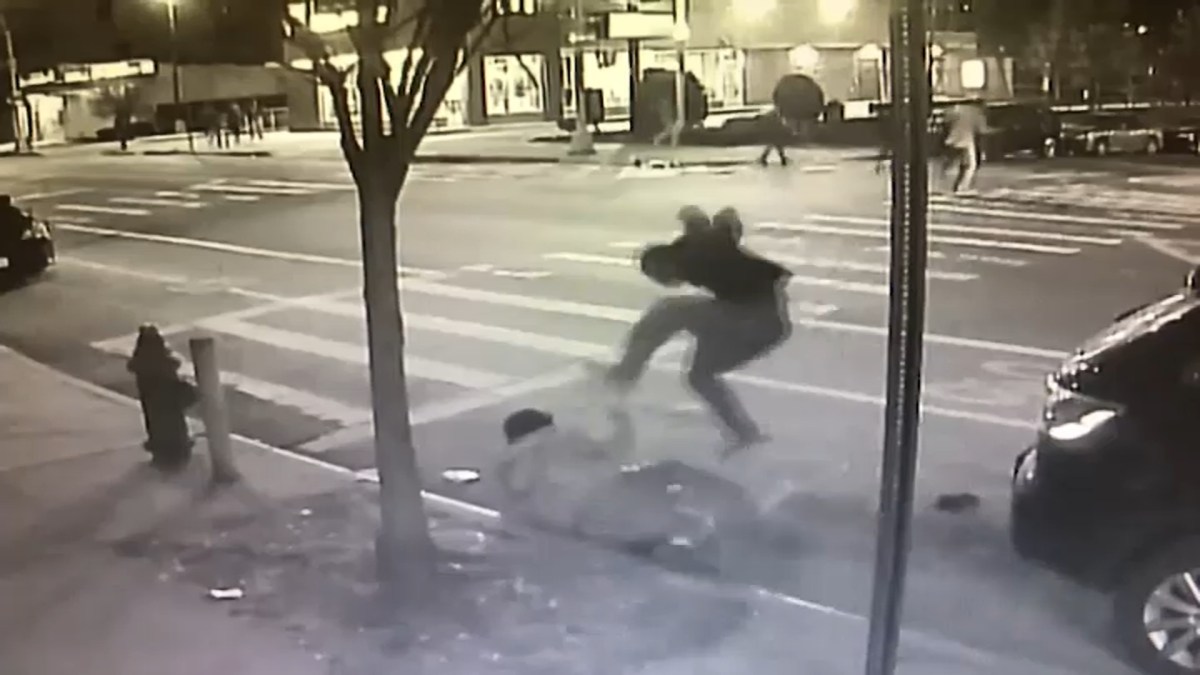 Man Seen On Video Beaten To Death In Nyc For 1 And No One Stops