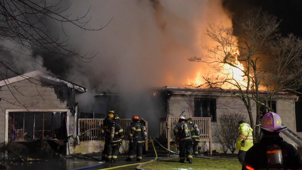 4 Fire Departments Battle Smoky House Fire on Long Island – NBC New York