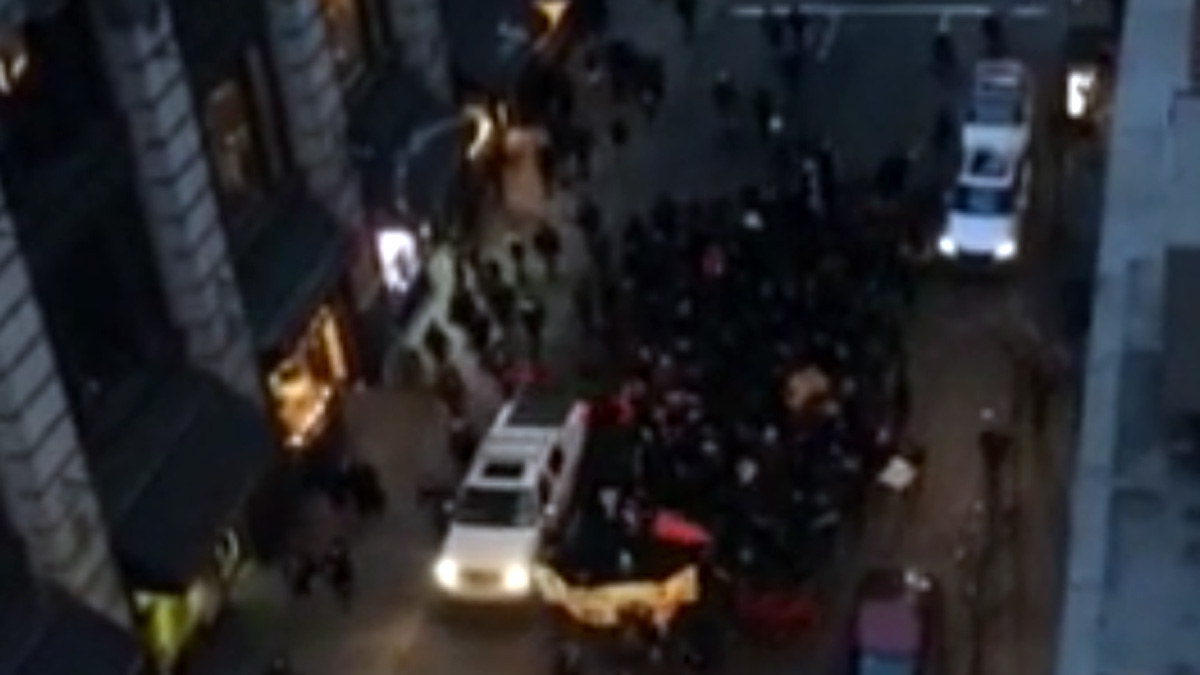 Video Shows NYC Protesters Chanting For “Dead Cops” – NBC New York