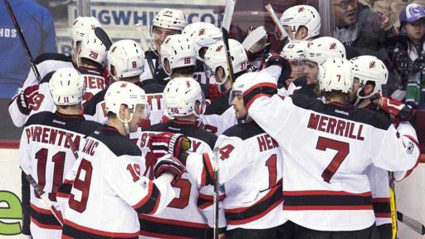 Devils-Canucks-Hockey_Carl