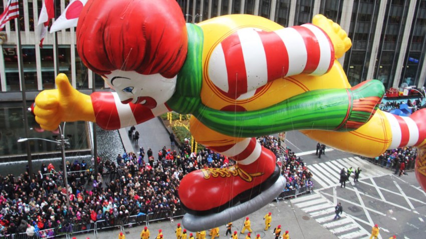 Macy’s Thanksgiving Day Parade Goes on Despite Freezing Cold and Wind ...