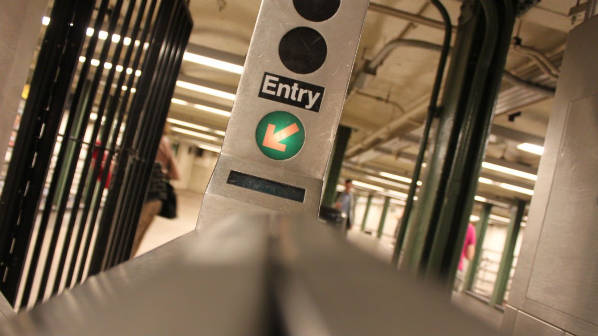 Off-Duty NYPD Transit Cop Slashed in Back of Head at Subway Station ...