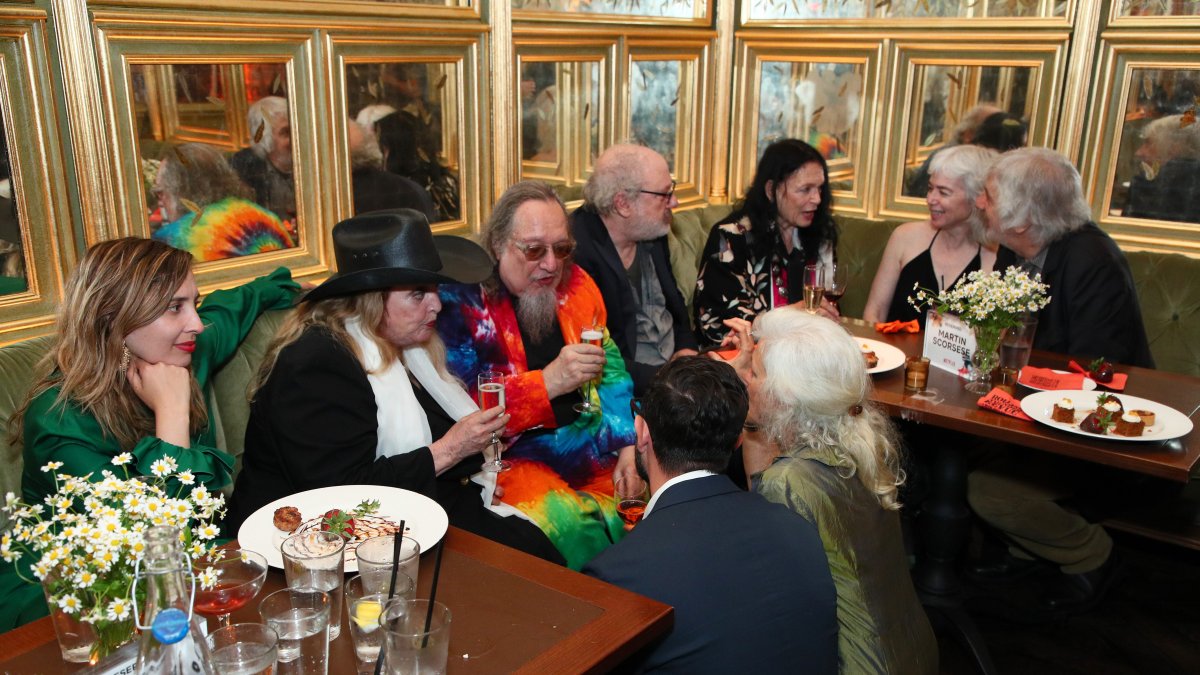 NYC Orders Closure of Theaters, Bars, Limits Restaurants to TakeOut