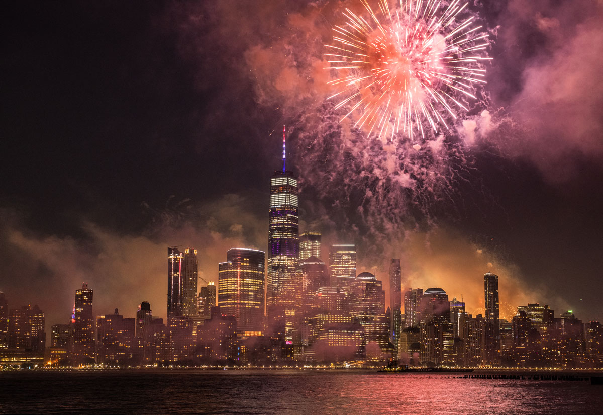 July 4th See Brooklyn Bridge Lights Up With Over 70,000 Fireworks