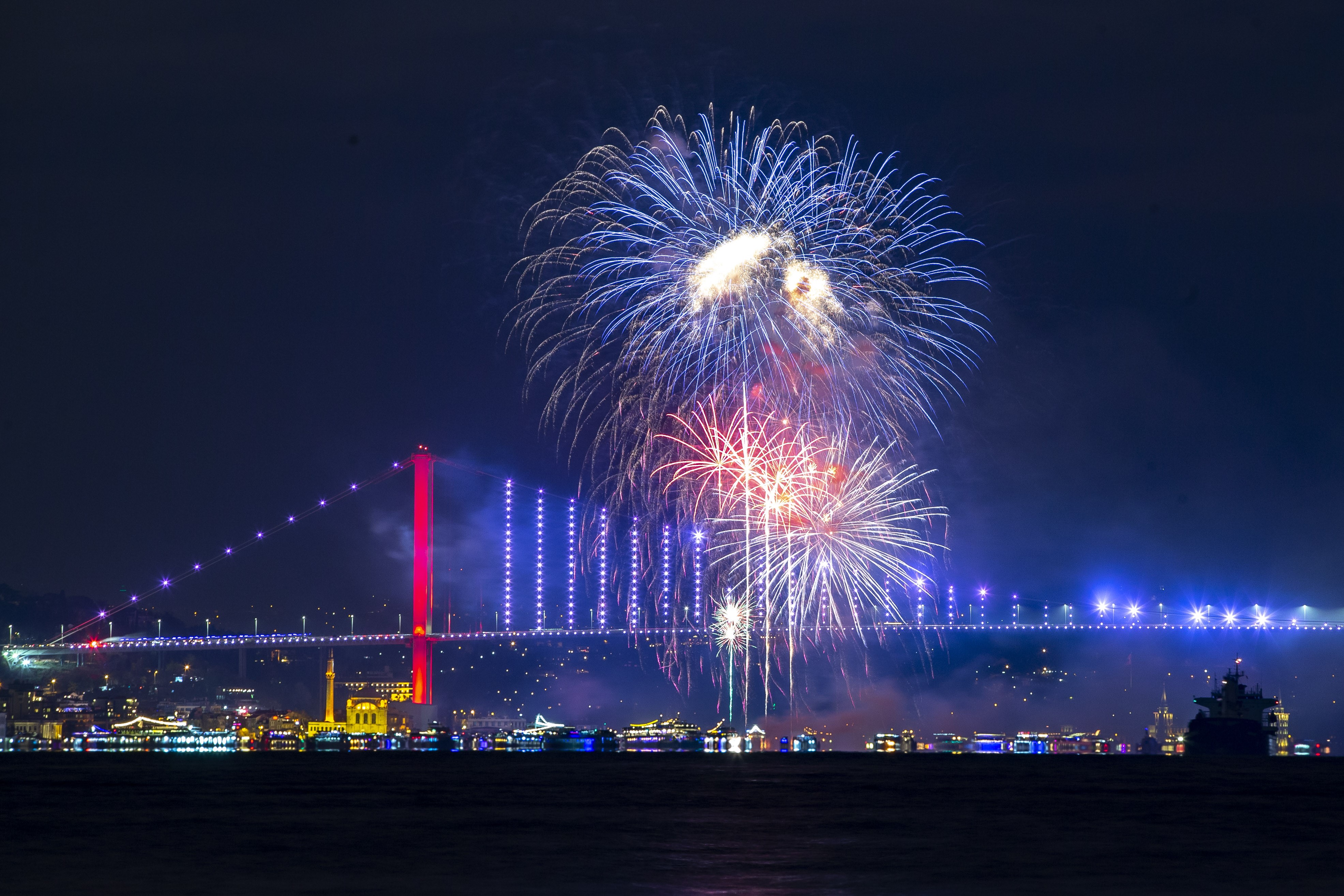 Pictures From 2020 New Year’s Eve Celebrations Across the World – NBC