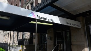 Entrance to Mount Sinai Hospital