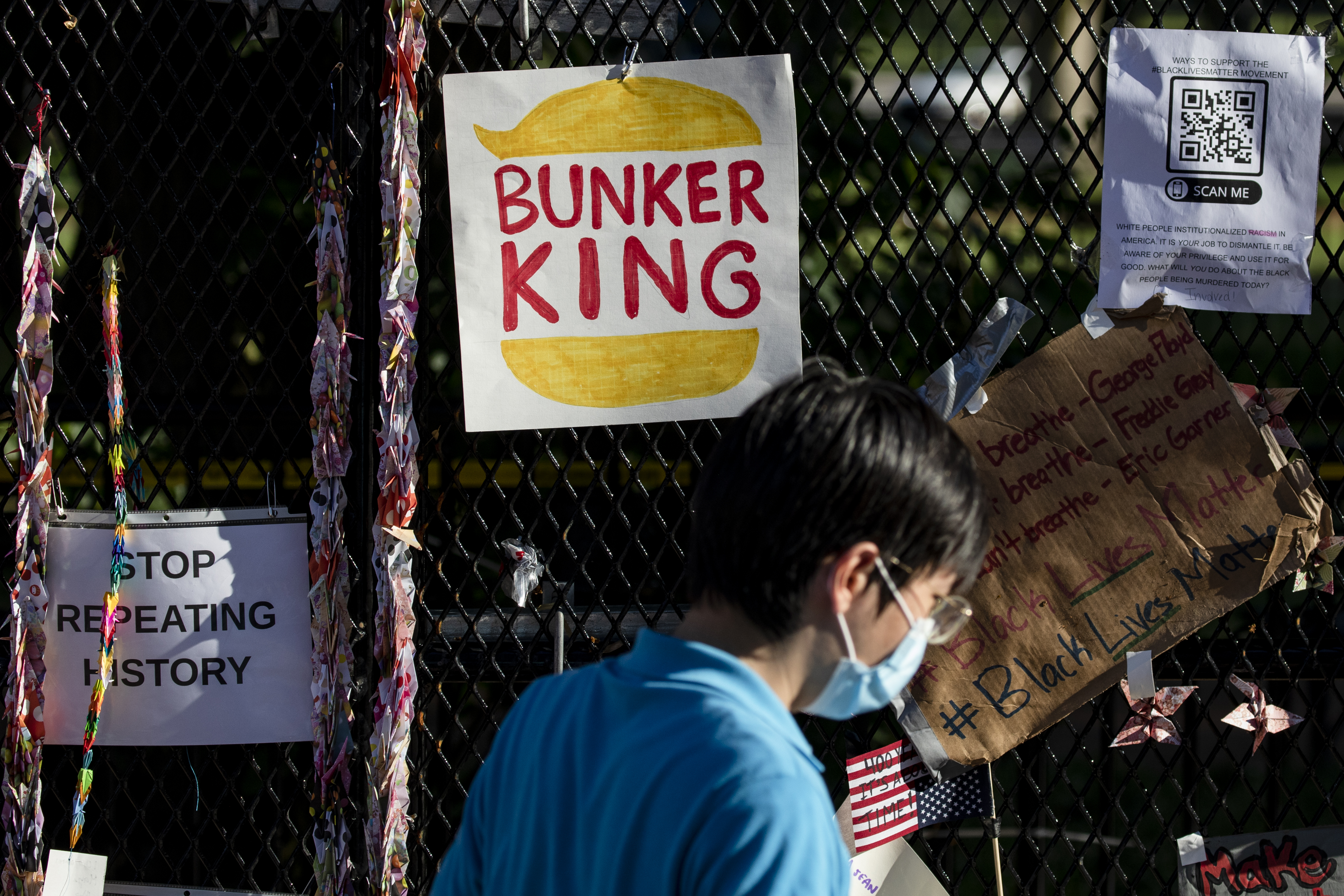 Photos New White House Fence Becomes Backdrop For Protest Art Nbc New York