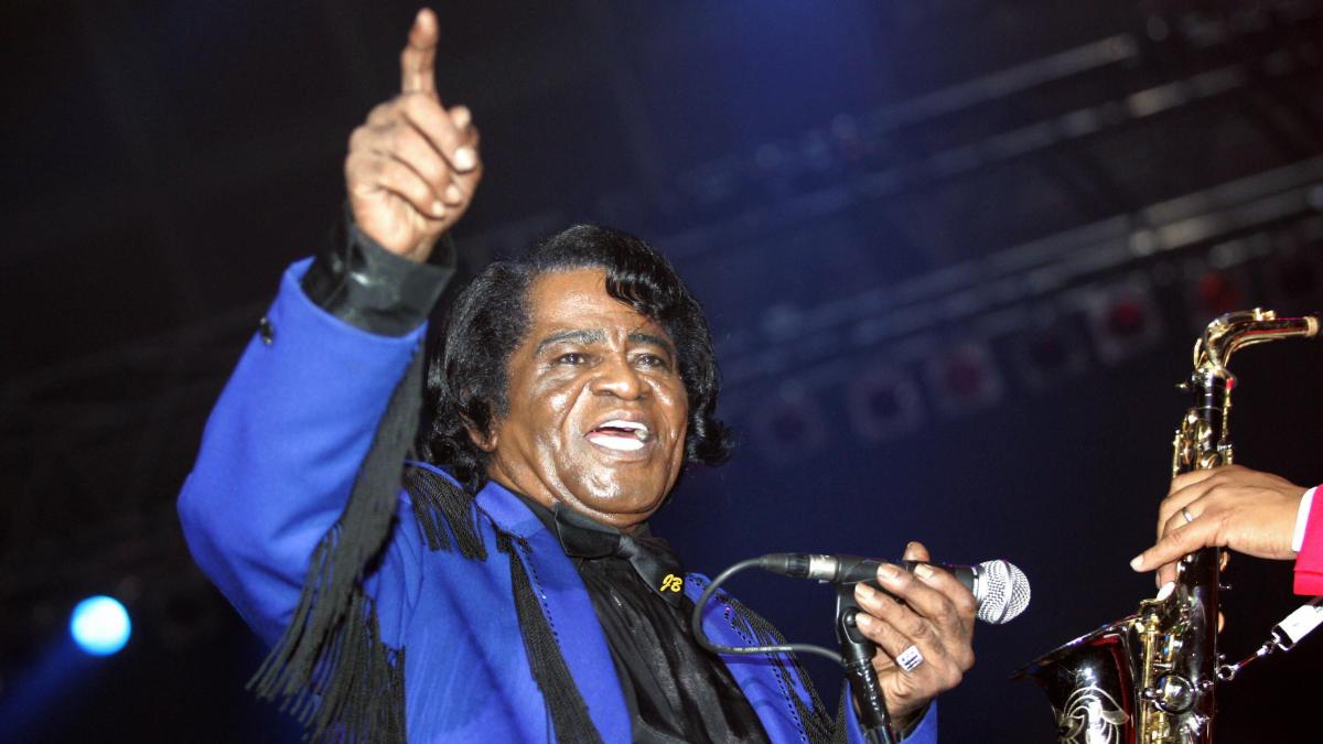 James brown. Джеймс Браун бэк вокалисты. Джеймс Браун рост. Джеймс Браун улыбка. Джеймс Браун награды.