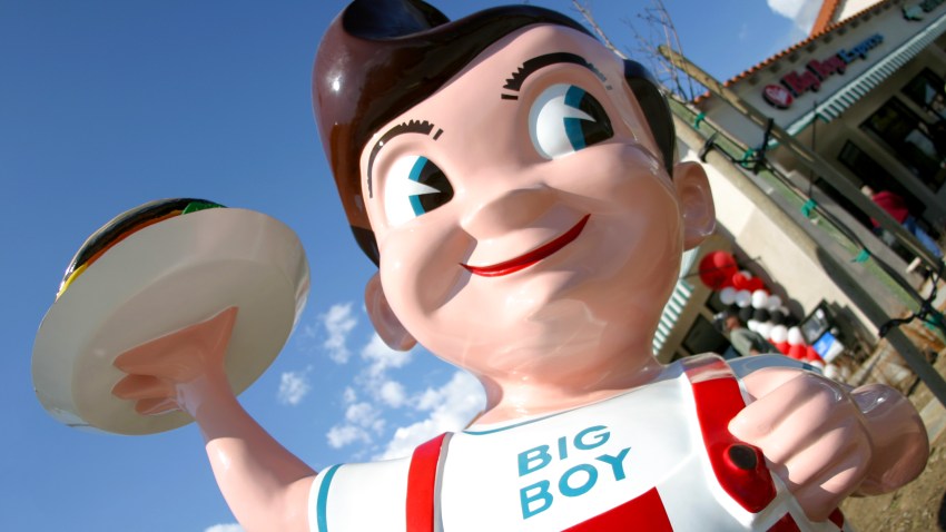 Bob's Big Boy statue
