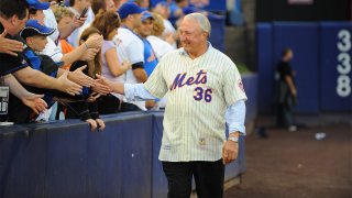 Former Mets player Jerry Koosman #36 greets fans