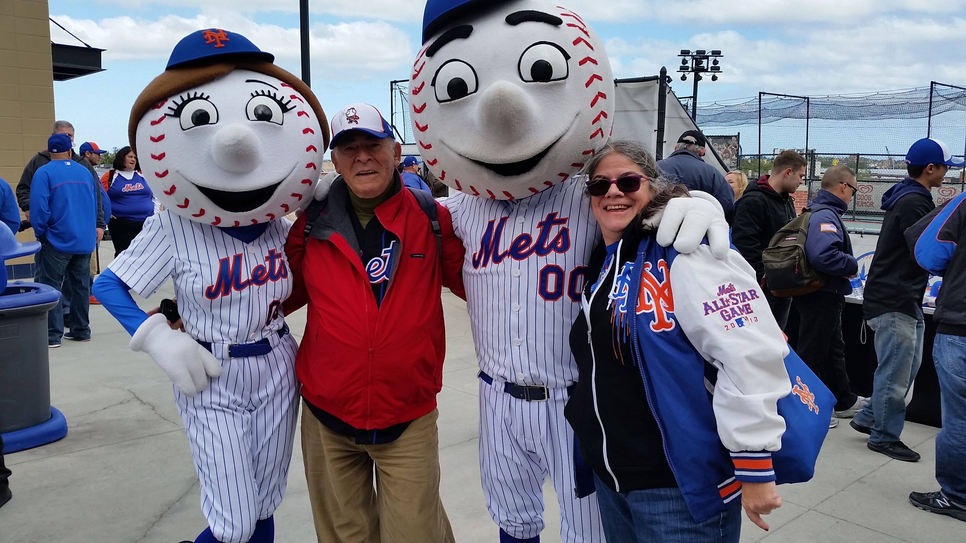 The Mets broadcasters loved this young fan's homemade papier mache Mr. Met  costume