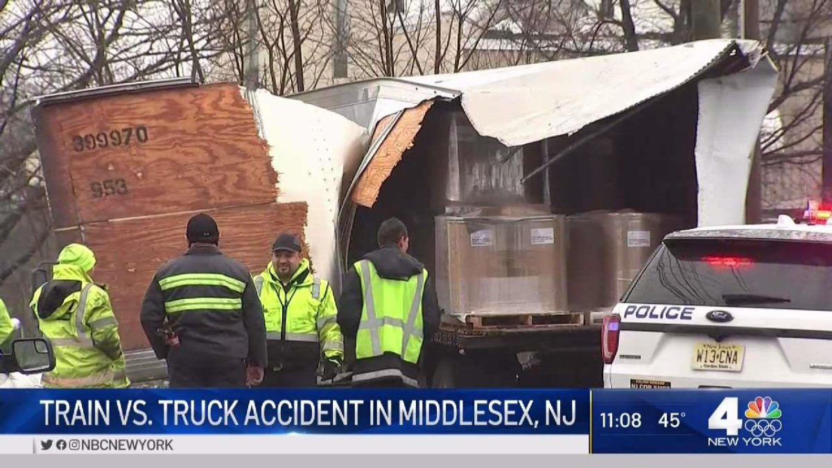 NJ Transit Collides With Truck at Crossing – NBC New York